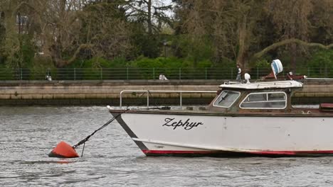 Side-on-view-of-the-Zephyr-boat-within-the-Thames,-Putney,-London,-United-Kingdom