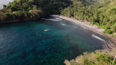 Snorkeling-In-Tropical-Paradise-Island-Of-Nusa-Penida-In-Summer-In-Bali,-Indonesia