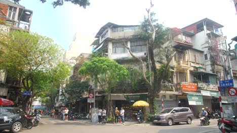 Sunlight-in-the-city,-residents-on-motorbikes-and-foot