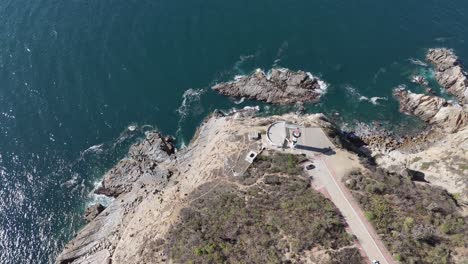 Lighthouse-nestled-on-a-cliff-in-Huatulco,-Oaxaca