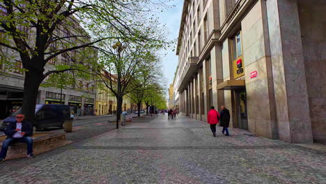 Tourists-walking-on-pedestrian-street-at-Na-Prikope,-downtown-Prague