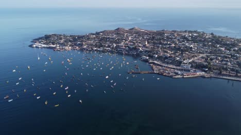 Luftaufnahme:-Küstenvorsprungdorf-Tongoy-Chile-Mit-Fischerhafen