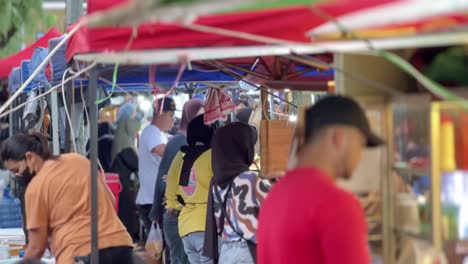 The-cooking-stalls-preparing-food-for-the-evening-during-Ramadan-in-Indonesia