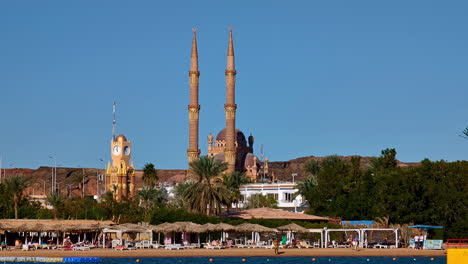 Al-Mustafa-Moschee-In-Der-Altstadt-Von-Sharm-El-Sheikh,-Blick-Von-Einem-Resort