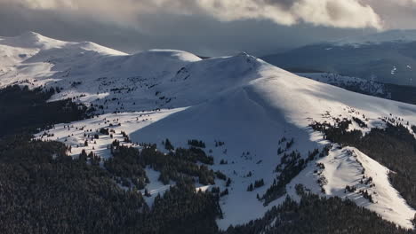 Gesims-Vail-Pass-Colorado-Rocky-Mountain-Backcountry-Höhenski-Snowboard-Backcountry-Lawinengelände-Gipfel-Sonnenlicht-Auf-Wald-Winter-Frühling-Schneebedeckte-Gipfel-Abend-Wolken-Sonnenuntergang-Kreis-Links