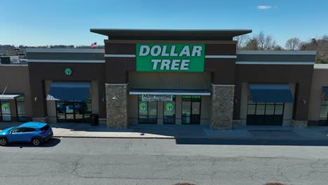 Aerial-establishing-shot-of-a-Dollar-Tree-store