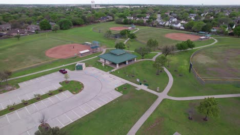 Este-Es-Un-Video-Aéreo-Del-Parque-Jake&#39;s-Hilltop-En-Flower-Mound,-Texas.