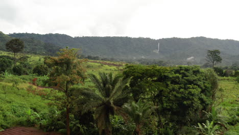 Cascada-En-El-Río-Mbridge-En-Angola-Ubicada-En-El-Municipio-De-Cuimba,-África-1.