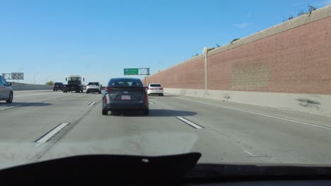 Heavy-Traffic-On-Freeway-Commute