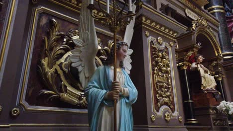 Schutzengel-Und-Jesus-Christus-Baby-In-Der-Basilika-San-Jose-De-Flores-Statue-Skulptur-Von-Bunten-Eklektischen-Architektur-Religiöse-Wahrzeichen-In-Buenos-Aires,-Argentinien