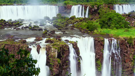 Timelapse-of-Waterfalls-of-Iguazu-around-a-big-green-area,-in-a-sunny-day,-Foz-do-Iguacu,-Parana,-Brazil