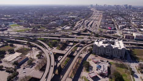 Houston,-Texas,-USA,-Luftaufnahme-Des-Autobahnkreuzes-Und-Der-Autobahnkreuzung,-Drohnenaufnahme