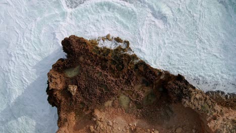 Drone-view-of-ocean-whitewater-waves-hitting-coastal-rocks-near-Elliston,-Eyre-Peninsula,-South-Australia