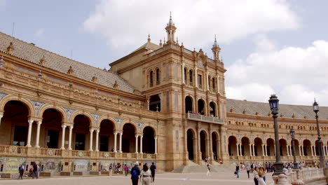 Historische-Plaza-De-España---Iberoamerikanische-Ausstellung-Mit-Neobarocker-Architektur-In-Sevilla,-Spanien