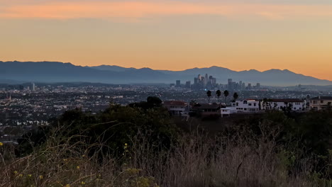 Panoramic-view-of-Los-Angeles-after-sunset,-pan-right