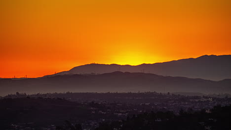 Fiery-sky-over-suburbs-of-Los-Angeles,-time-lapse-view