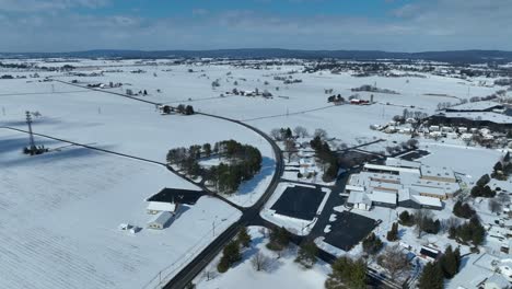 Ländliches-Pennsylvania-An-Sonnigen-Wintertag-Mit-Schnee-Bedeckt