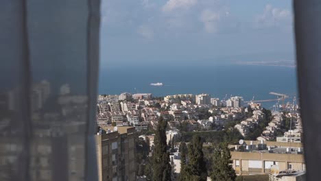 Haifa-Stadtpanorama-Hinter-Vorhängen