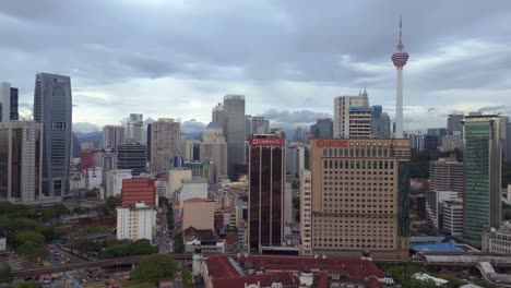 Torre-De-Televisión-Y-Merdeka-118-En-La-Ciudad-De-Kuala-Lumpur,-Cielo-Nublado