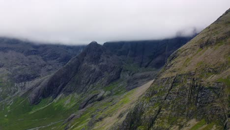 Piedan-Drum-Nan-Ramh-Mountain-En-La-Isla-De-Skye,-Tierras-Altas-De-Escocia,-Escocia,-Reino-Unido