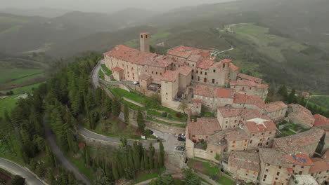 Monte-Santa-María-Tiberina-En-Toscana-Y-Umbría:-Una-Perspectiva-Aérea-Excepcional