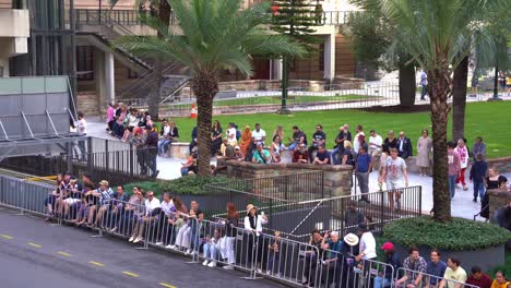 People-gather-downtown-in-Brisbane,-all-hyped-up-for-the-start-of-the-yearly-Anzac-Day-parade-at-Anzac-Square