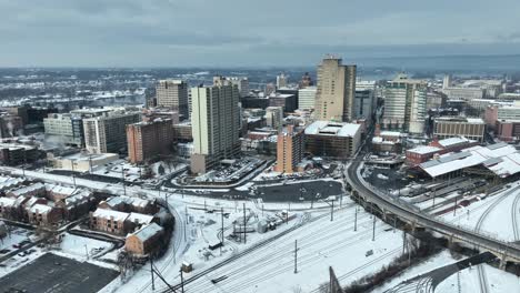 Skyline-Von-Harrisburg,-Pennsylvania-Während-Eines-Verschneiten-Wintertages