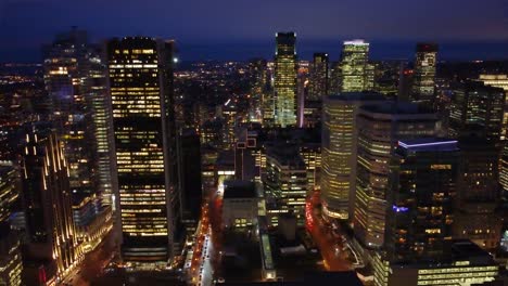 Iluminación-Del-Horizonte-De-La-Ciudad-De-Montreal-Por-La-Noche