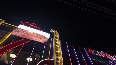 Neon-Hard-rock-cafe-guitar-on-the-Las-Vegas-strip