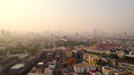 Skyline-Von-Bangkok-Bei-Wunderschönem-Sonnenaufgang.-Aufstieg-Aus-Der-Luft