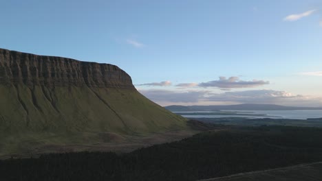 Imágenes-Aéreas-De-Benbulbin-4k---Condado-De-Sligo---Irlanda