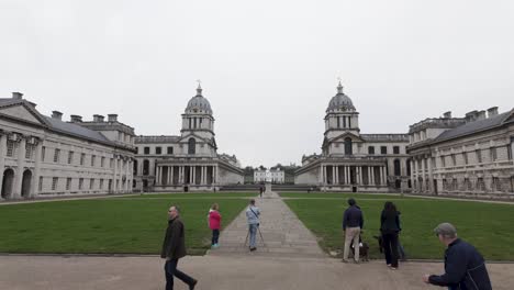 Entdecker-An-Der-Spitze-Von-London,-Greenwich---Old-Naval-College,-Ein-Architektonisches-Wunder,-Das-Den-Geist-Des-Reisens-Und-Der-Entdeckung-Verkörpert