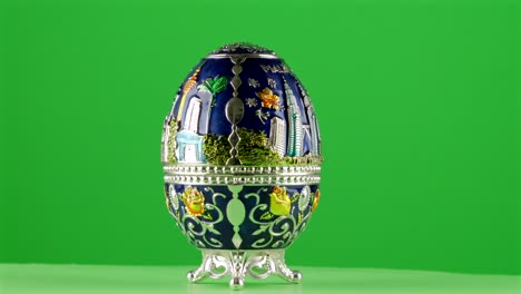 Malasya-Kuala-Lumpur-Huevo-De-Faberge-Memoria-De-Recuerdo-Torres-Gemelas-Petrona-Azules-Klcc-Sobre-Fondo-Verde-Fondo-De-Clave-Cromática-Reemplazo-De-Fondo-Objeto-En-Un-Plato-Giratorio-Bucle-Giratorio-3d