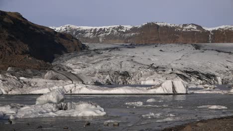 Schmelzwasser-Am-Fuße-Des-Solheimajokull-Gletschers