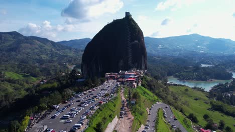 Piedra-Del-Penol,-Guatape,-Colombia