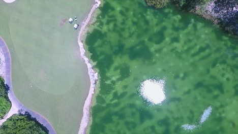 Wunderschöne-Aussicht-Von-Einer-Drohne-Auf-Den-Golfplatz-An-Der-Riviera-Maya,-Yucatan,-Mexiko