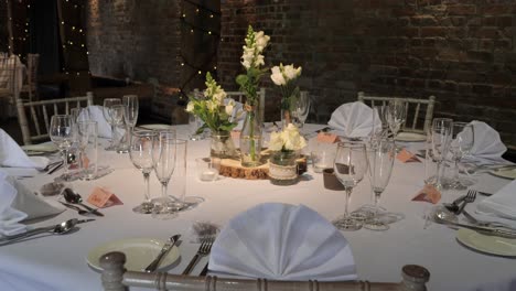 Elegant-wedding-banquet-table-setup-with-a-rustic-vibe-at-historic-venue
