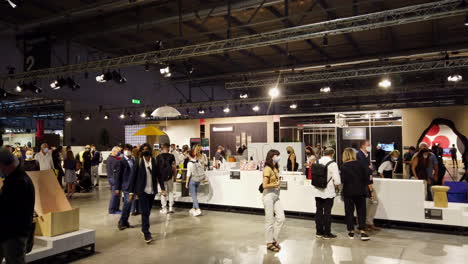 Mailand,-Italien-–-5.-September-2021-–-Eröffnungstag-Der-Internationalen-Designmesse-Supersalone,-Salone-Del-Mobile,-Auf-Der-Rho-Fiera-In-Mailand