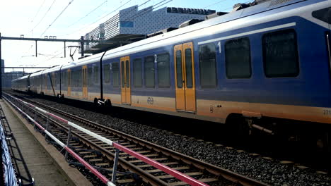 Dutch-trains-rushing-by-at-high-speed,-in-the-Amersfoort-city-Center