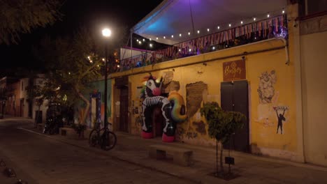 Illuminated-and-picturesque-streets-at-night-in-Oaxaca,-Mexico