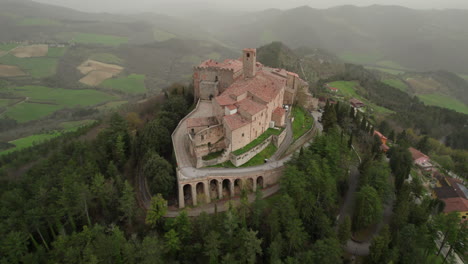 Monte-Santa-María-Tiberina-En-órbita:-Una-Vista-Celestial-De-Umbría