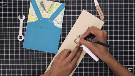 How-to-make-tools-with-paper,-a-step-by-step-guide