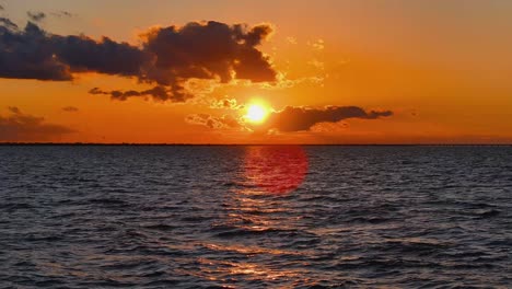 Sunsetting-over-the-causeway-in-New-Orleans,-Louisiana