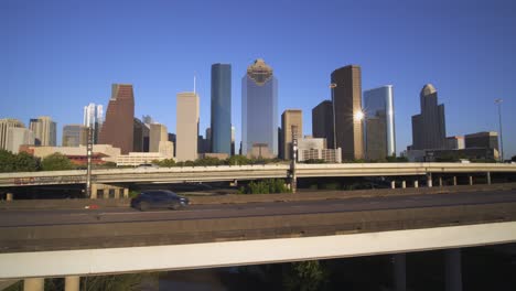 Vista-Gran-Angular-De-Edificios-En-El-Centro-De-Houston,-Texas