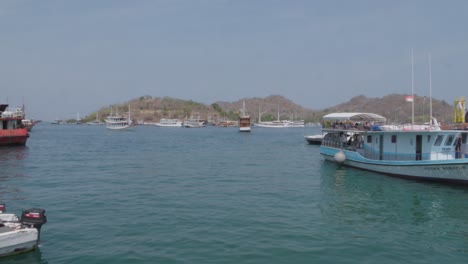 Der-Hafen-In-Labuan-Bajo-Auf-Der-Insel-Flores-In-Indonesien