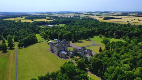 Castillo-Británico-Y-Finca-Icónica-De-Escocia.