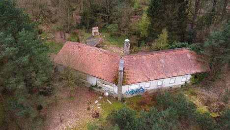 Aerial-view-of-abandoned-countryside-house-inside-the-belgian-forest