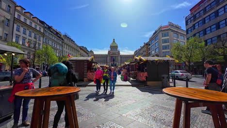 Plaza-Wenceslao,-Originalmente-Mercado-De-Caballos,-En-La-Ciudad-Nueva-De-Praga.