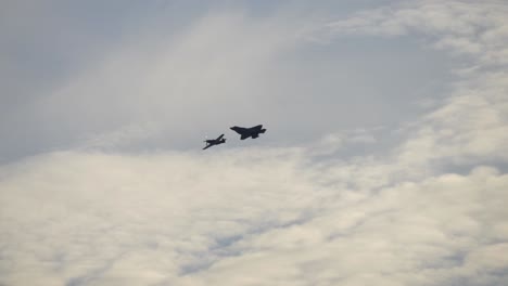 Silhouette-USAF-Heritage-Flight-with-P51-Warbird-and-F35-Fighter-Jet