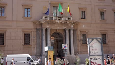 Slow-motion-view-of-people-walking-in-the-sunny-morning-in-the-street-of-Palermo